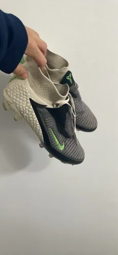 Chuteira de campo Nike Mamba tamanho 38