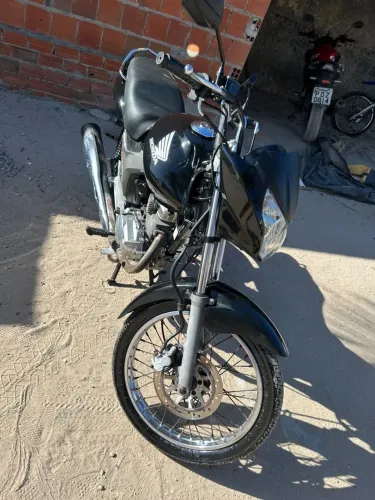 Vendo titan 150 2013 Revisada tudo no ponto de transferir-