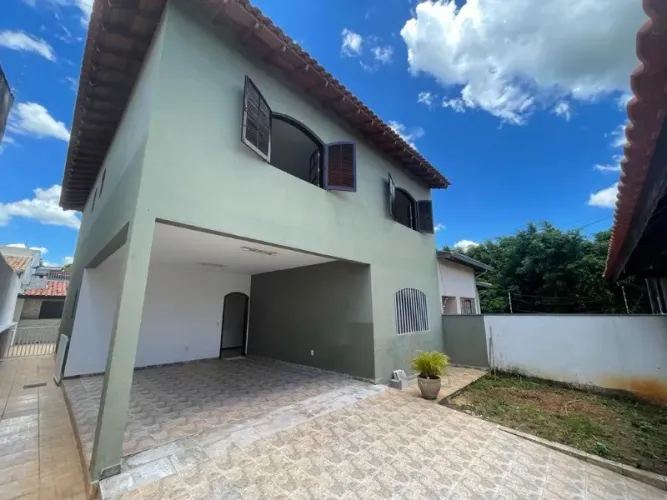 Casa para locação em Itupeva-SP, Parque das Laranjeiras: 4 quartos, 1 suíte, 3 salas, 4 va