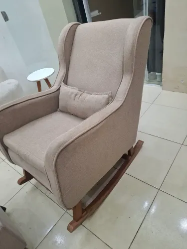 Poltrona de amamentação completa com puffe travesseiro 