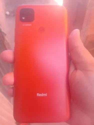 Celular redimi 9C todo perfeito sem nenhum defeito pequeno Tricos mais e na película....