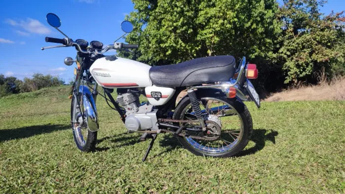 CG Bolinha ano 1980 motor com 5 mil km somente, para restaurar.