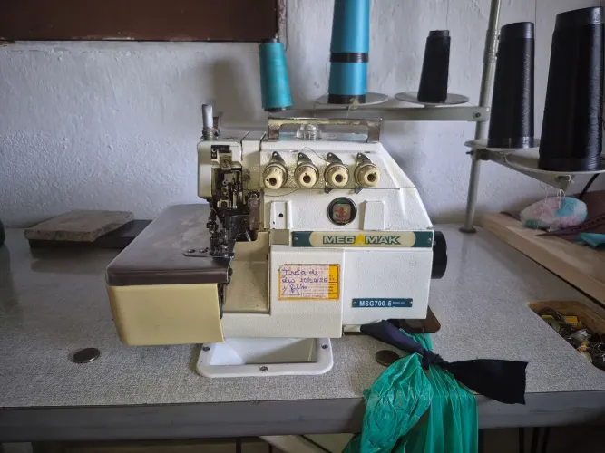 Maquina de costura industrial interlok