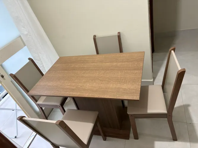 Cadeira de mdf com 4 cadeiras