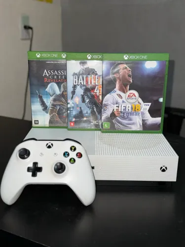 Xbox One S 500GB + Controle Original + 3 Jogos | Conservado