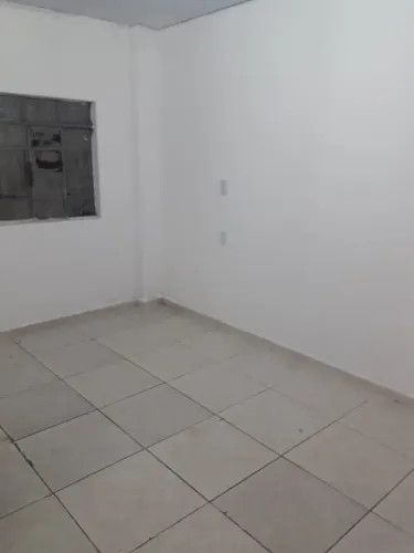 Alugo casa no Lajeado com 5 cômodos.