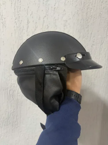 capacete coquinho de couro preto scooter