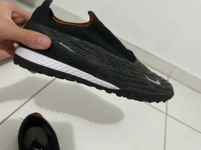 Chuteira Nike panthom society