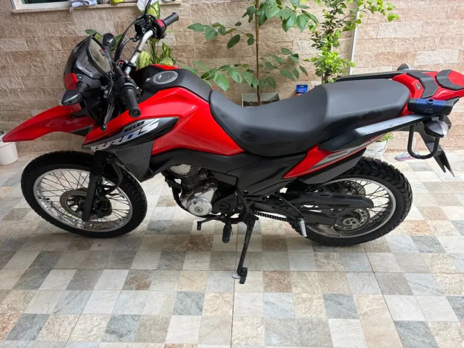 BROS 2025 impecável 3.900 km novíssima