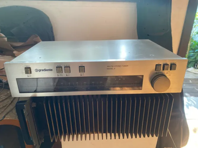 Tuner Gradiente Model 9