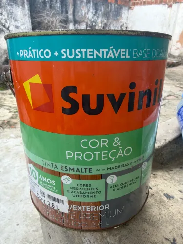 Tinta esmalte para madeira e metal branca