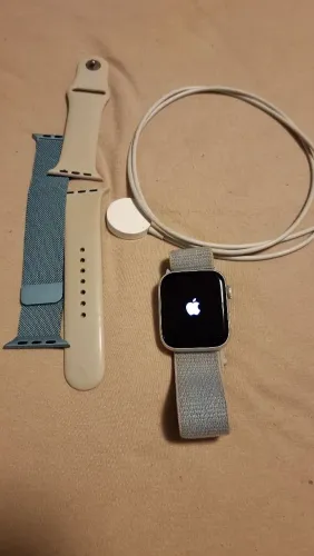 Apple Watch SE 2 44 mm Alumínio prateado GPS + Cellular/LTE.