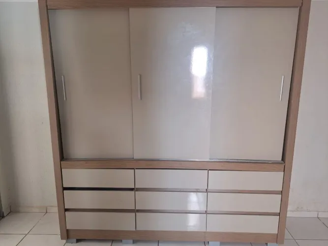 Guarda roupa de casal 