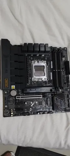 Placa mãe ASUS B650M-E com defeito 