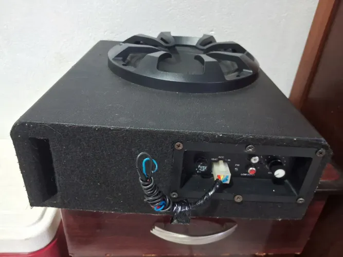 Vendo caixa sub.