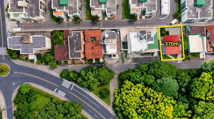 Imóvel para venda tem 370 metros quadrados em Carvoeira - Florianópolis - SC