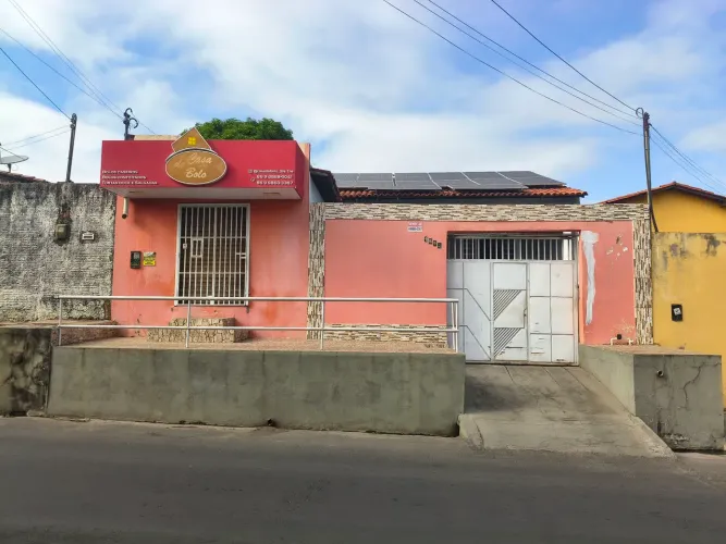 Vendo casa com ponto comercial bem localizado