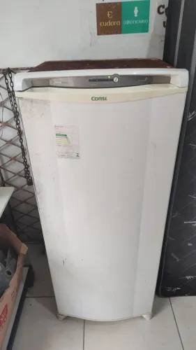 Vendo geladeira Consul 300L 127v funciona perfeitamente leia a descrição do anúncio.
