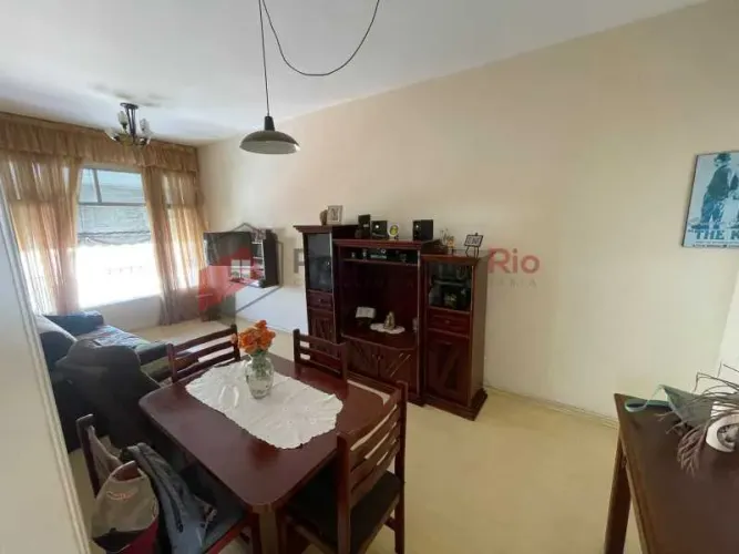 Apartamento em Irajá com 2 quartos