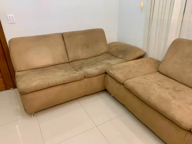 sofá em L 3 e 2 lugares na cor marrom