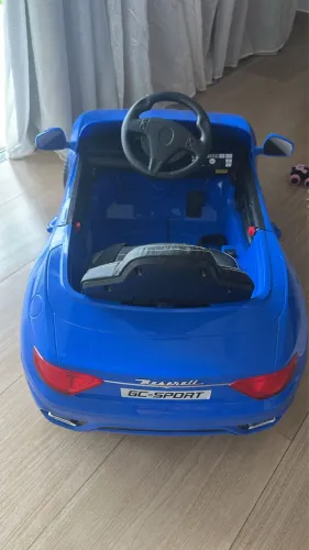 Carro elétrico de criança