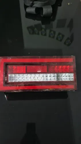 Lanterna Traseira Full LED Volkswagen - Delivery, Constellation e Meteor (2022+)