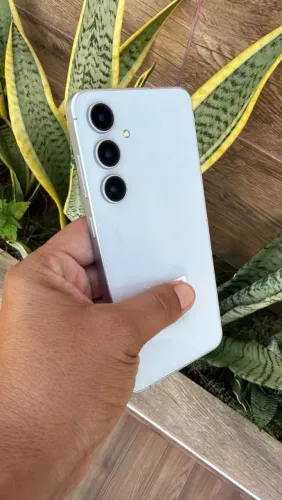 Samsung Galaxy S24 FE 5G em estado de novo todo original de fábrica funcionando tudo 1200