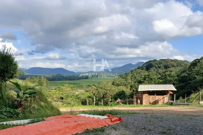 Casa residencial para aluguel no bairro Santa Luzia com 2 dormitórios e 60 m².