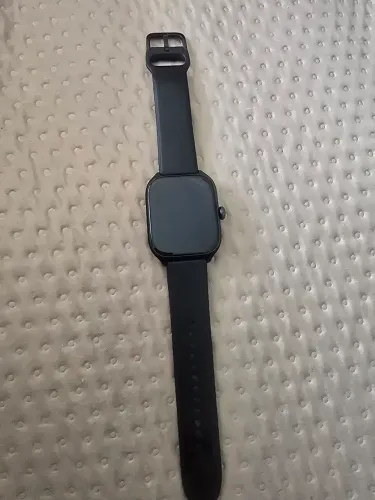 SmartWatch xaomi amazfit GTS 4  pequeno detalhe na pulseira e risco na tela.