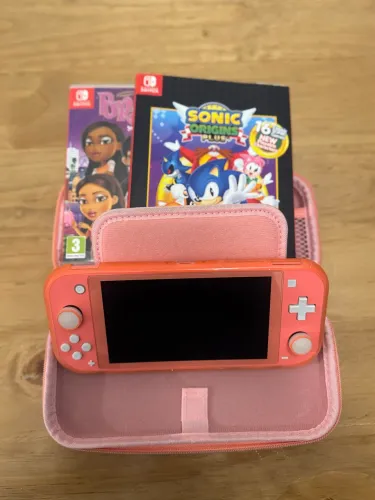 Nintendo Switch Lite - Acompanha 2 jogos