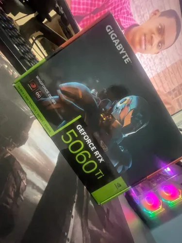 Placa de Vídeo Gigabyte GeForce RTX5060TI Windforce OC 16GB GDDR7 PCI-Express