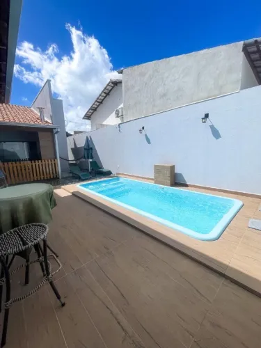 Casa independente com piscina