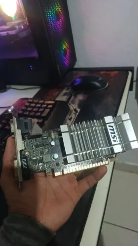 Placa de video GT 210 1gb ddr3