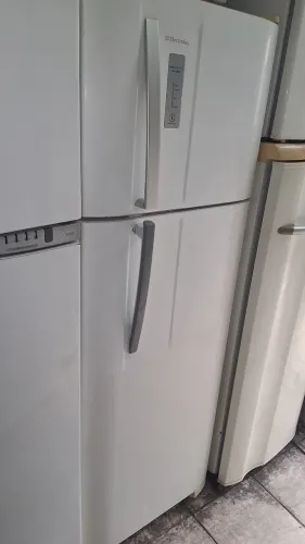 Vendemos geladeira elextrolux DF36A original, com 90 dias de garantia