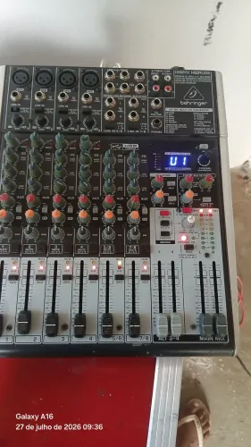 Mesa de som behringer