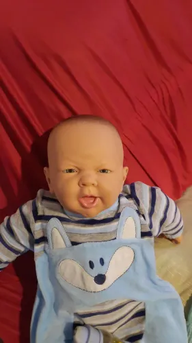 Boneco ninos vai com ascessorios