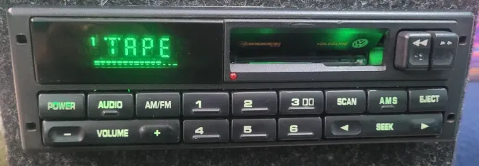 Rádio toca fita Volksline