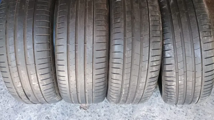Jogo de pneus 235/50R19 99W Pirelli super novos
