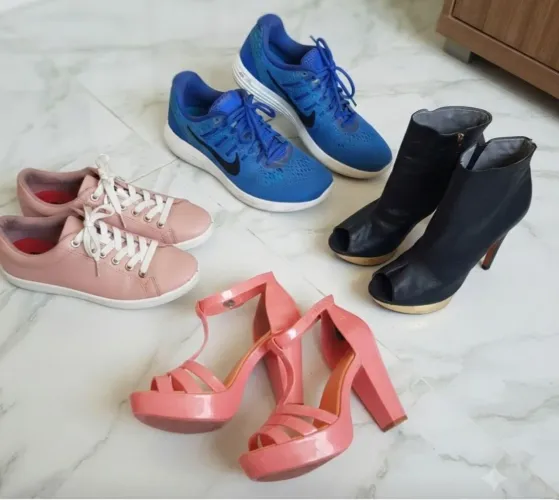 Temos a venda esse lindo tenis azul Nike T 43  sandália tom rosa goiaba  36 Bota T 35 S 38