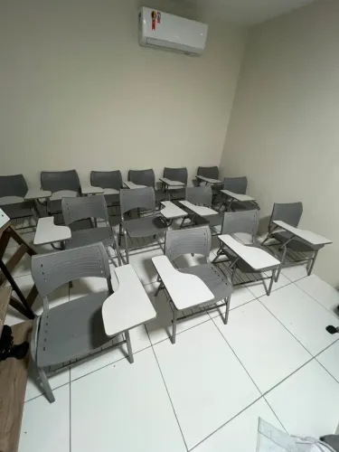 Cadeiras Universitárias com Pranchetas