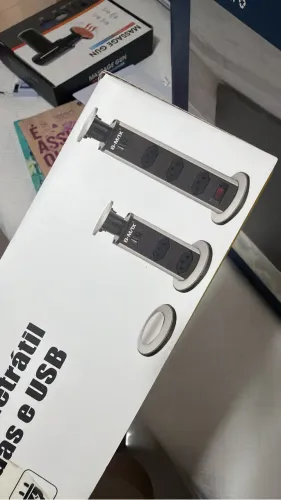 Torre Multiplug Retrátil Com 3 Tomadas e USB
