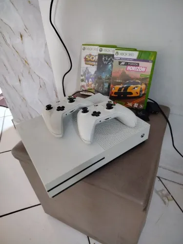 Xbox one S + 2 controles