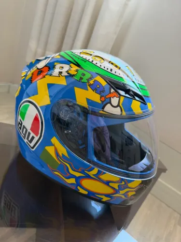 Capacete AGV K-3 modelo Wake Up