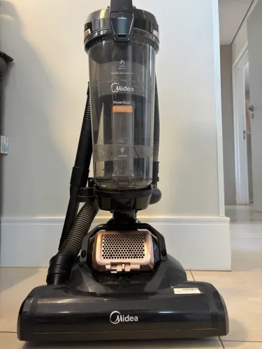 Aspirador Midea 900W alto poder de sucção