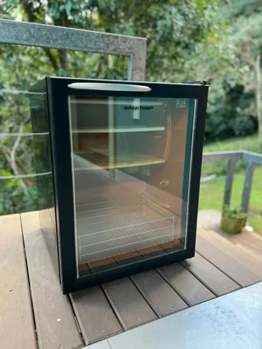 Frigobar Brastemp Preto 220V porta de vidro