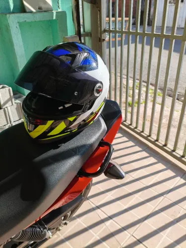 Vendo capacete LS2 tamanho 62