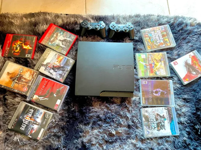 Vendo PS3 usado com 2 controles e 11 jogos !!