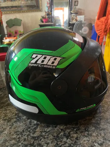 Capacete seminovo 