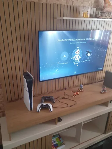 Vende se PlayStation 5 com 2 controles