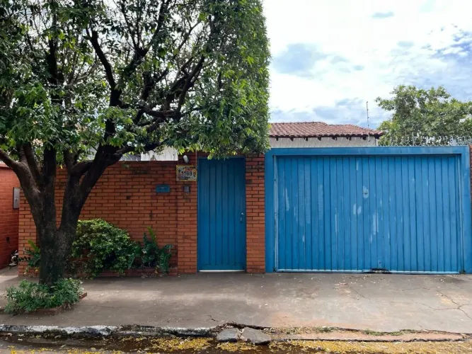 Imóvel com 3 suítes e amplo terreno